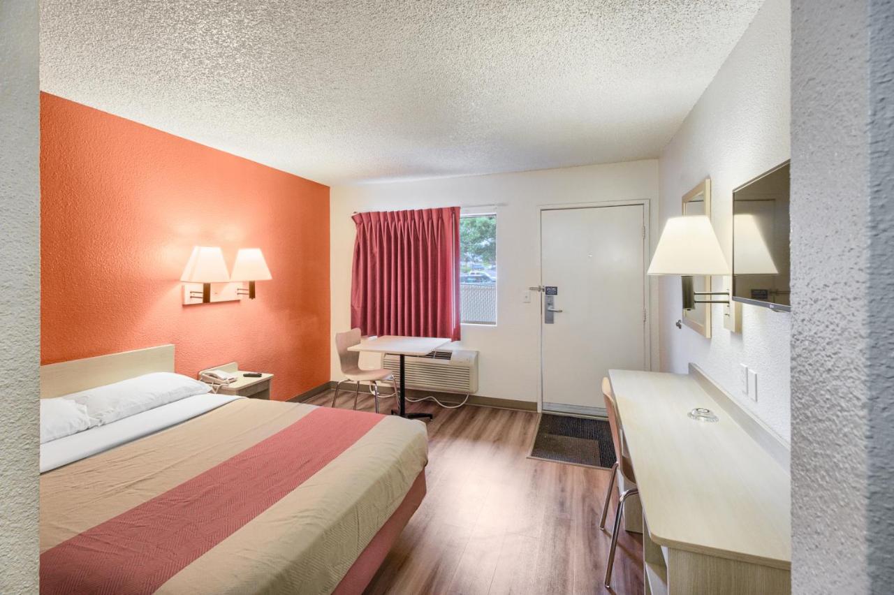 | Motel 6-Everett, WA - South
