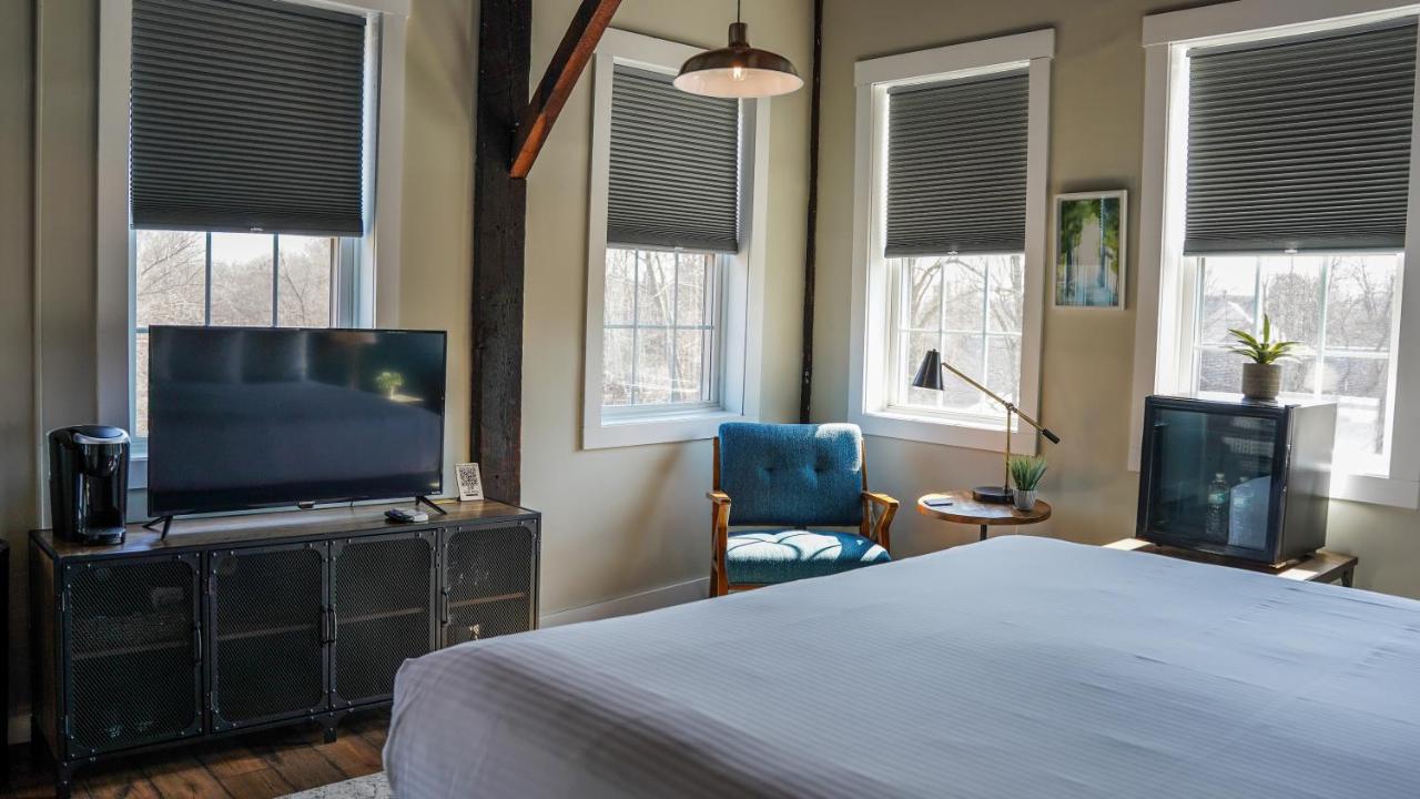 | Old Mill Inn
