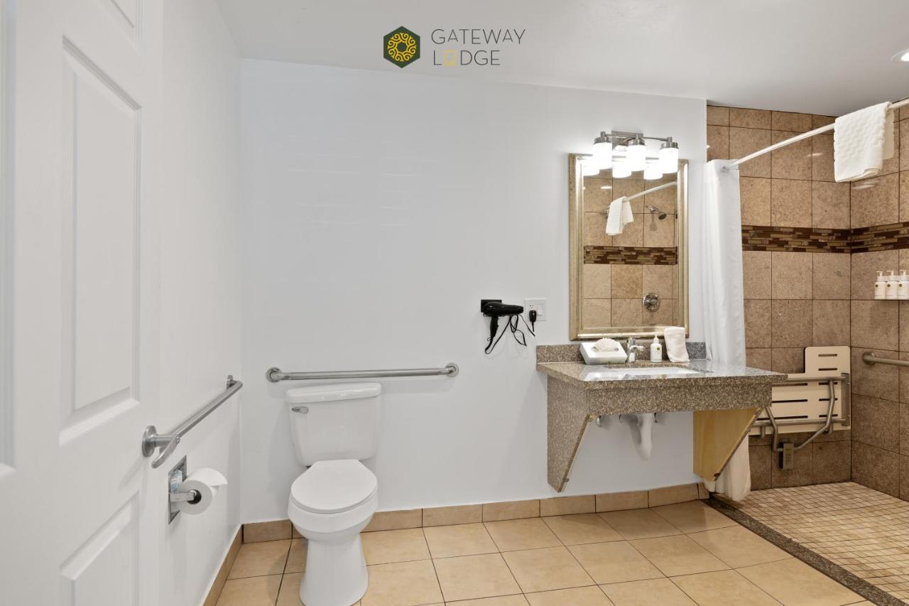 Queen Room - Disability Access at Gateway Lodge
