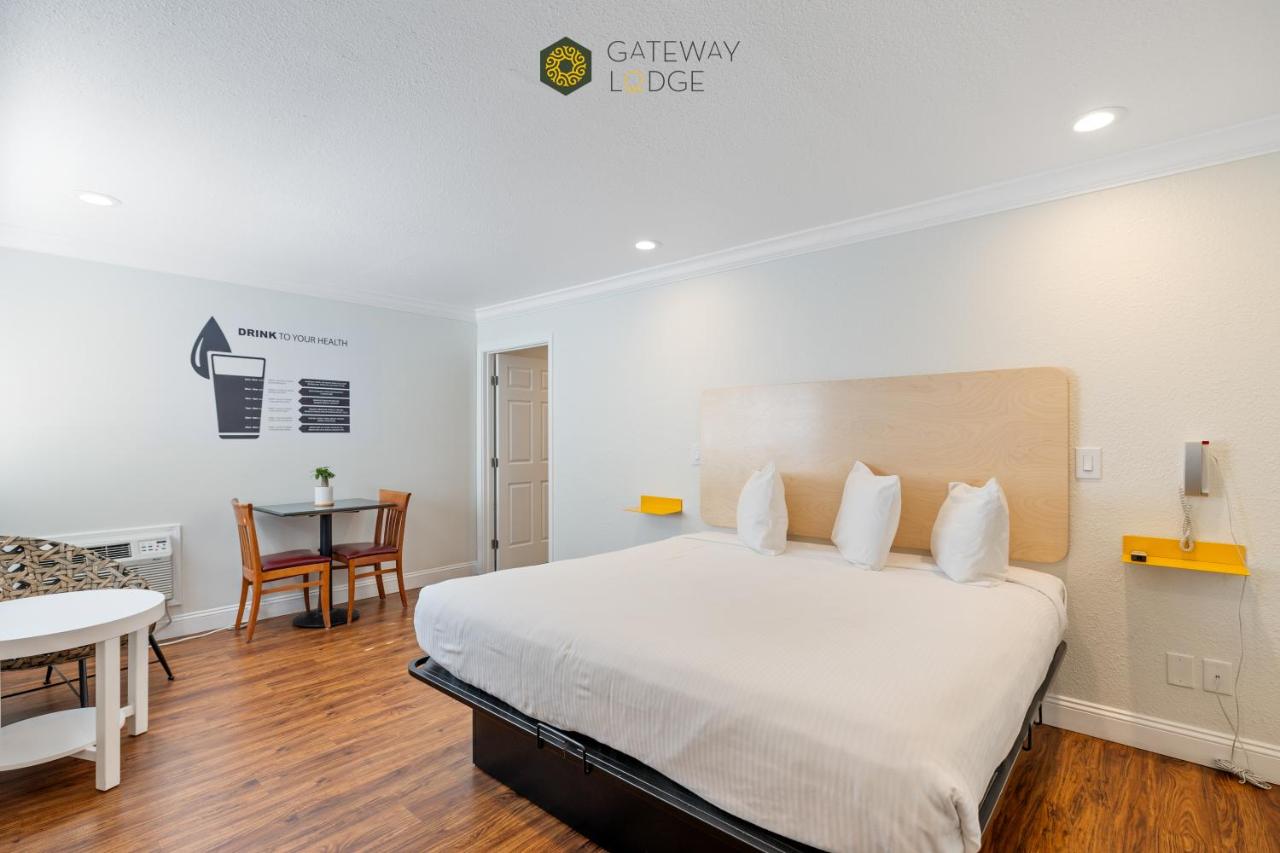 Queen Room - Disability Access at Gateway Lodge