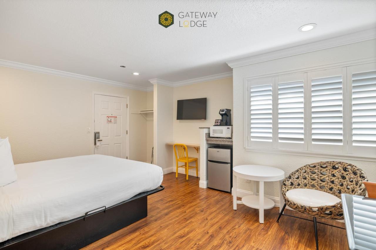 Queen Room - Disability Access at Gateway Lodge
