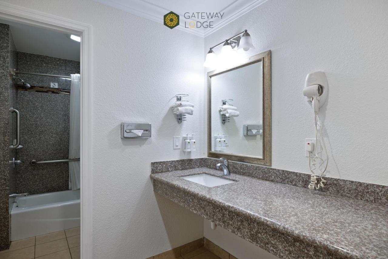 Standard Double Room at Gateway Lodge