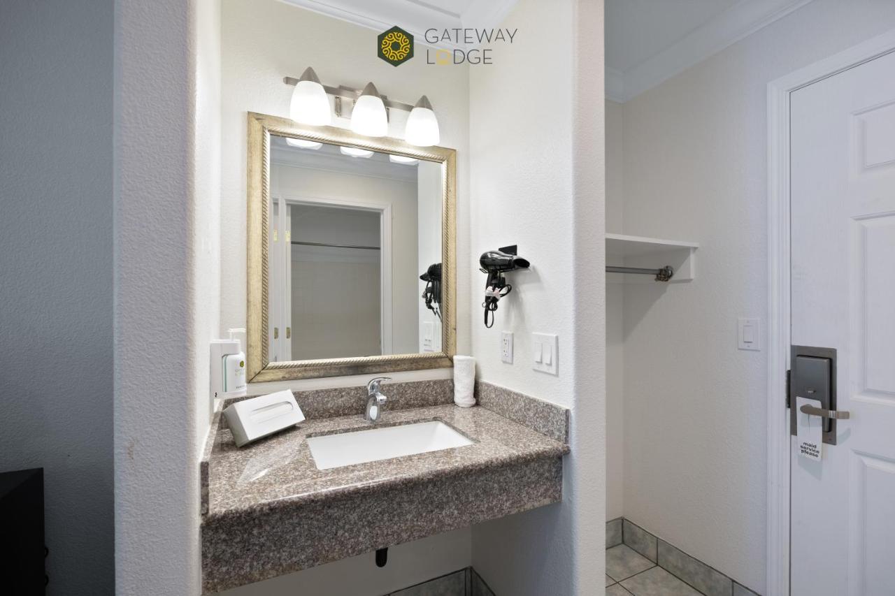 Standard Double Room at Gateway Lodge
