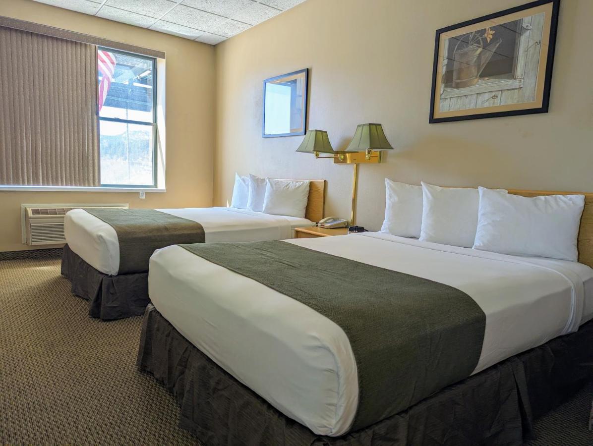 Deluxe Queen Room - Mobility Access/Non-Smoking at Travelodge Inn & Suites by Wyndham Deadwood