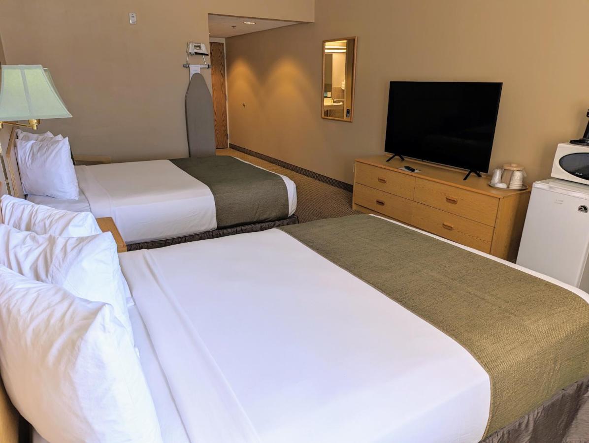 Deluxe Queen Room - Mobility Access/Non-Smoking at Travelodge Inn & Suites by Wyndham Deadwood