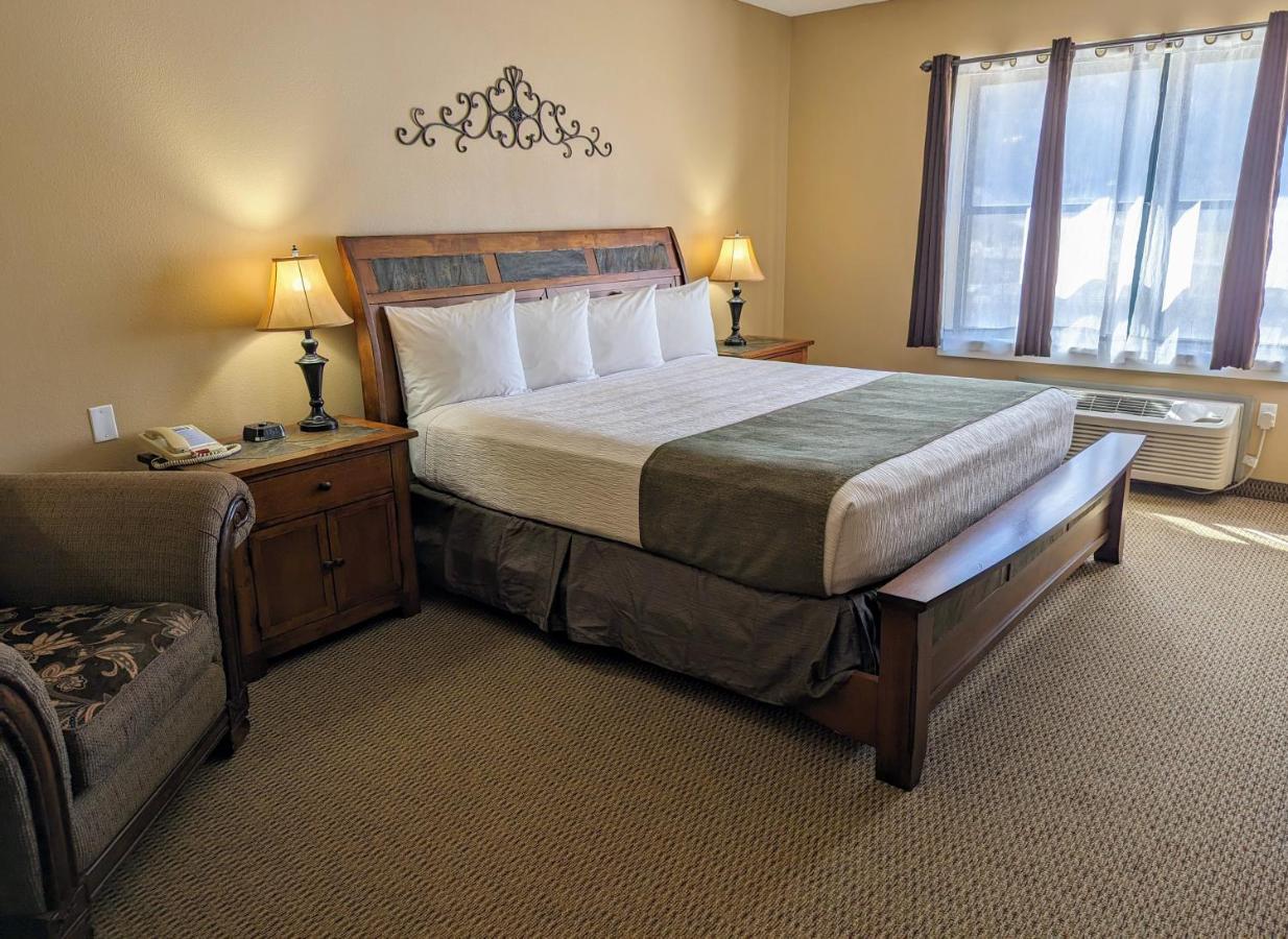 King Suite - Non-Smoking at Travelodge Inn & Suites by Wyndham Deadwood