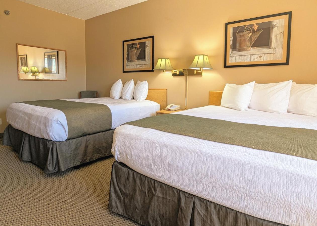 Deluxe Queen Suite - Non-Smoking at Travelodge Inn & Suites by Wyndham Deadwood