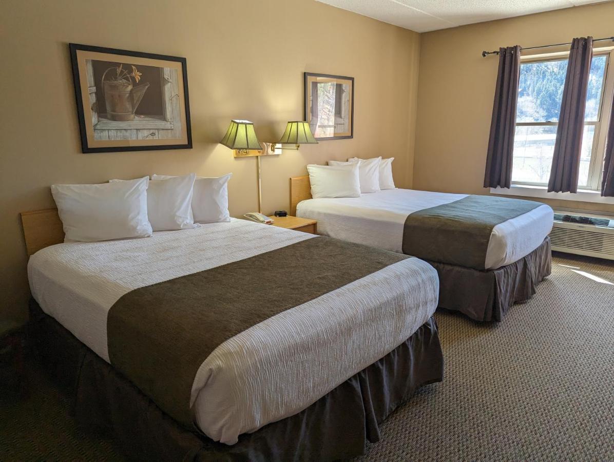 Deluxe Queen Suite - Non-Smoking at Travelodge Inn & Suites by Wyndham Deadwood