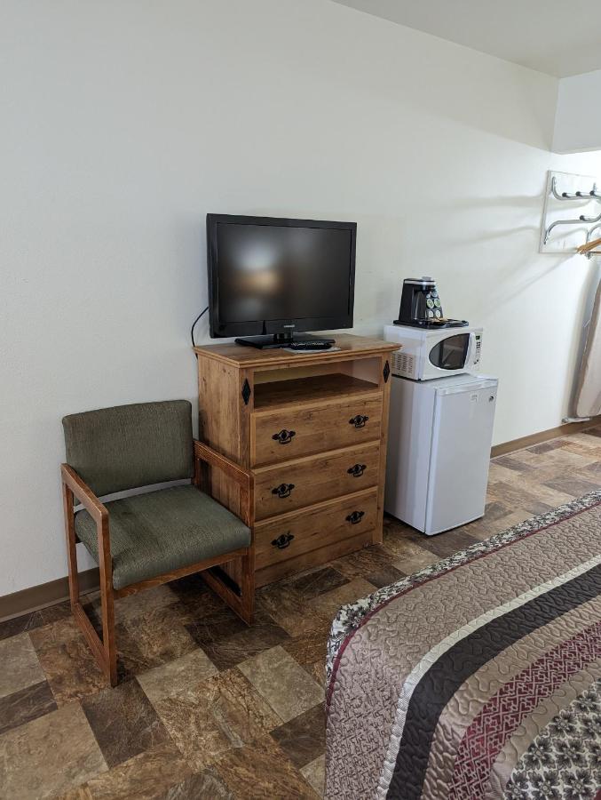 Deluxe King Room - Non-Smoking at Travelodge Inn & Suites by Wyndham Deadwood