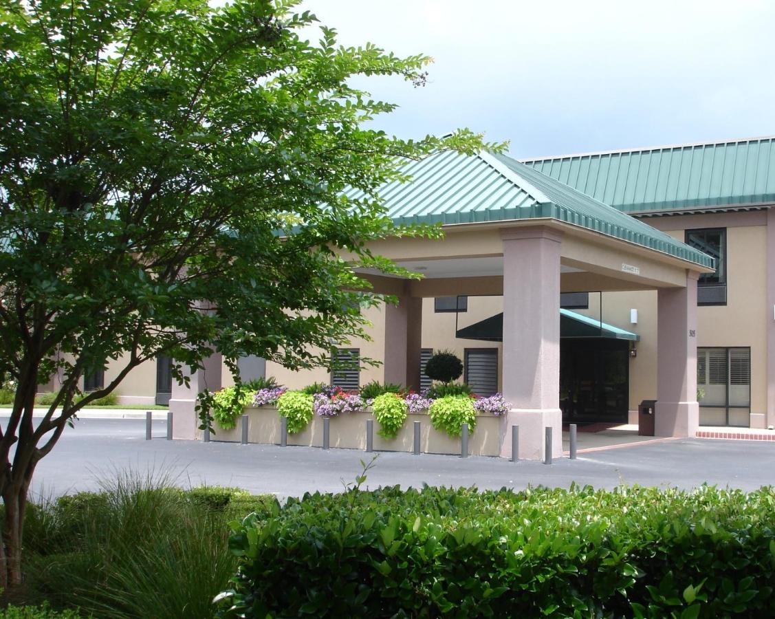 | Moncks Corner Inn