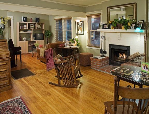 | Hillcrest House Bed & Breakfast
