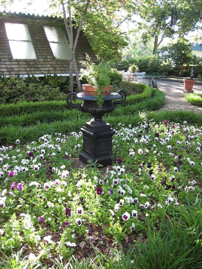  | Belle Oaks Inn