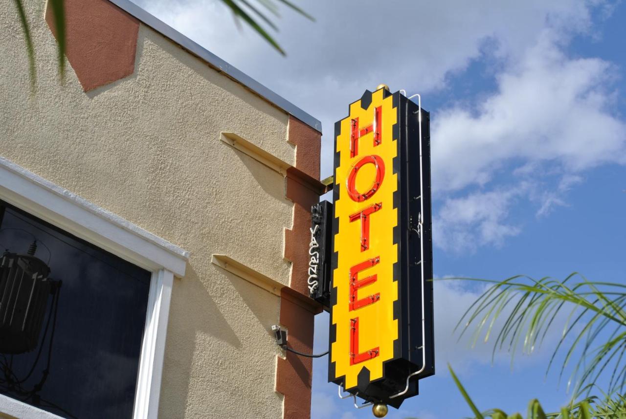 | Hyde Park Hotel