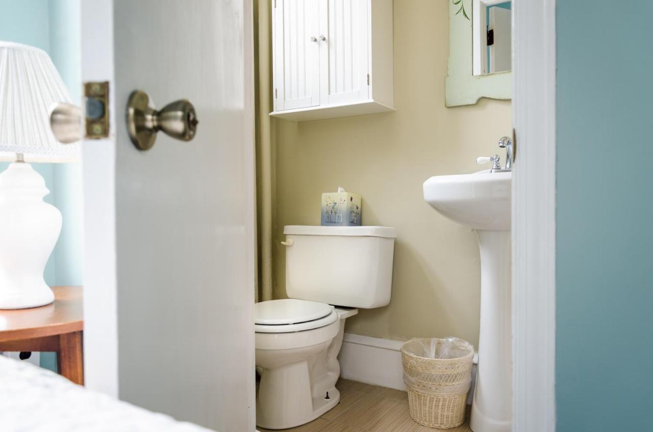 | Carisbrooke Inn Bed & Breakfast