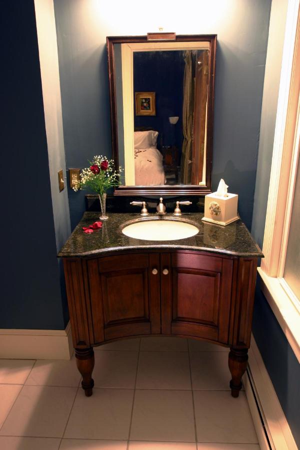 | Carisbrooke Inn Bed & Breakfast