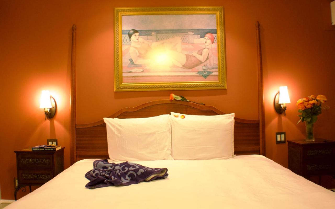| Carisbrooke Inn Bed & Breakfast