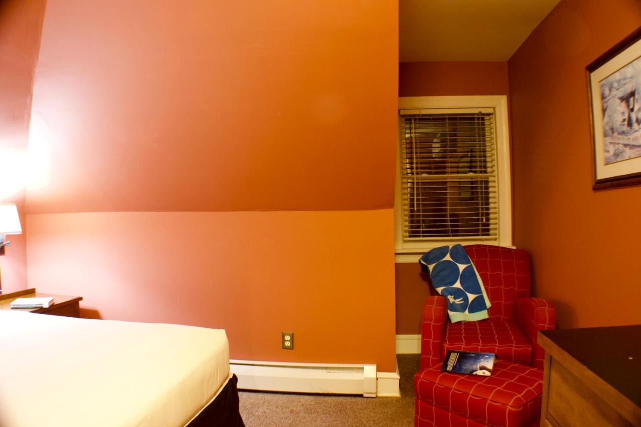 | Carisbrooke Inn Bed & Breakfast