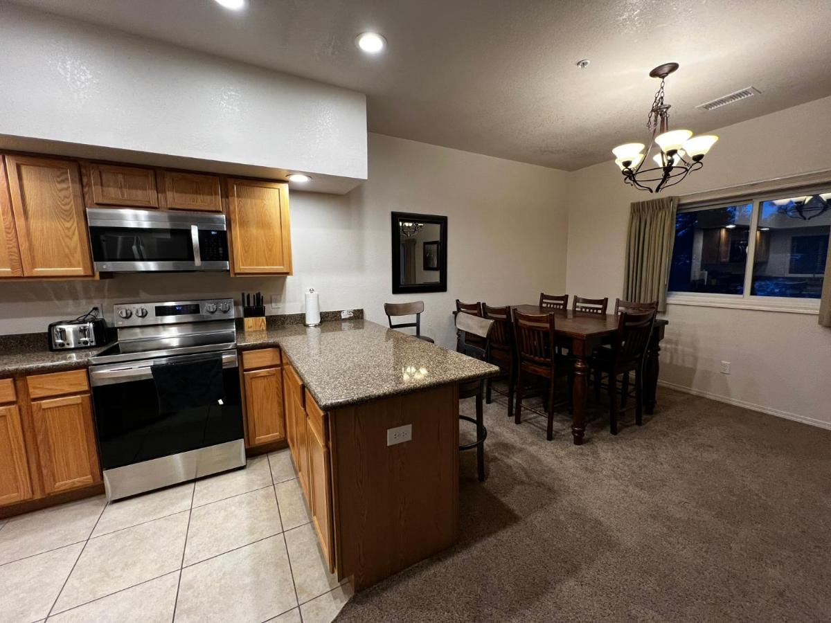 | Canyon Plaza Premier Studio and Apartments