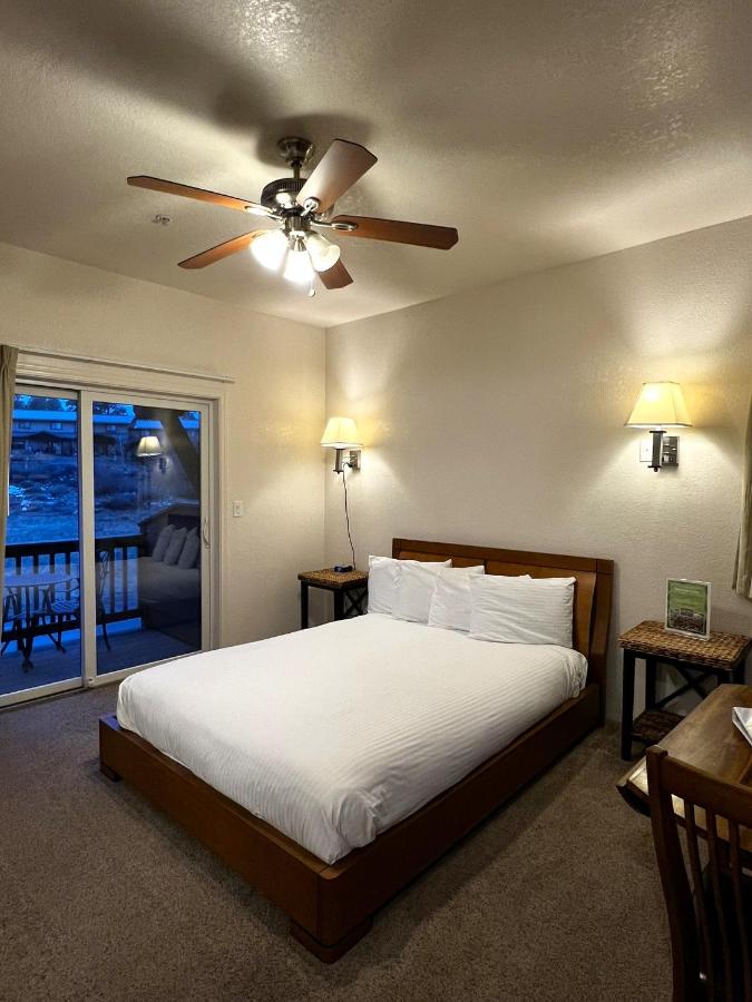 | Canyon Plaza Premier Studio and Apartments