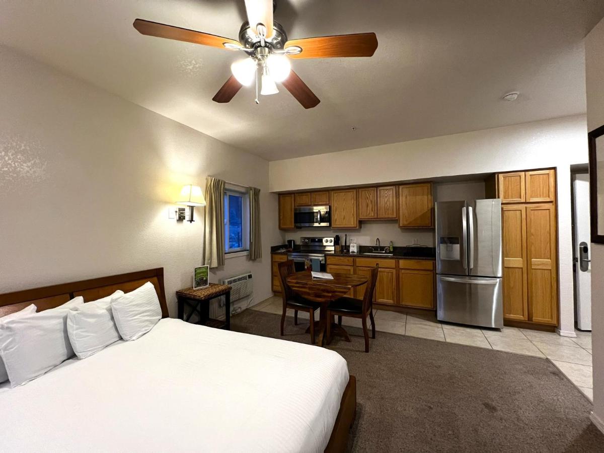 | Canyon Plaza Premier Studio and Apartments