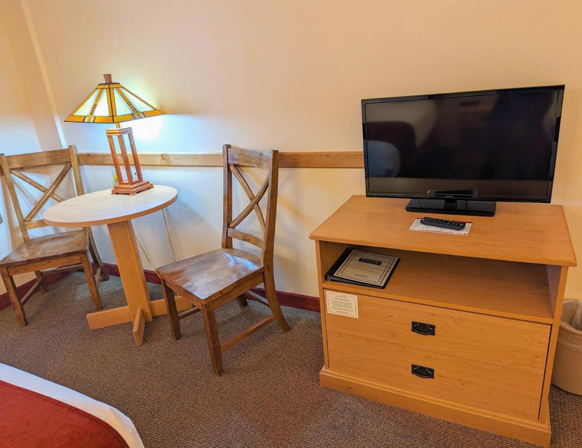 Queen Room with Two Queen Beds - Non-Smoking at Travelodge Inn & Suites by Wyndham Deadwood