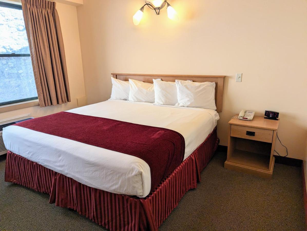 King Room - Non-Smoking at Travelodge Inn & Suites by Wyndham Deadwood