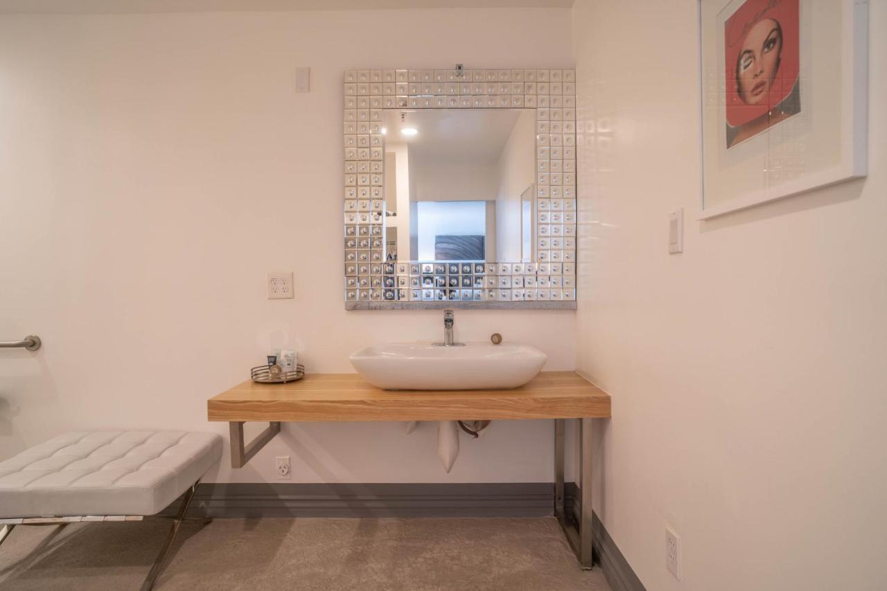 King Room with Roll-In Shower - Disability Access at Aqua Soleil Hotel & Mineral Water Spa