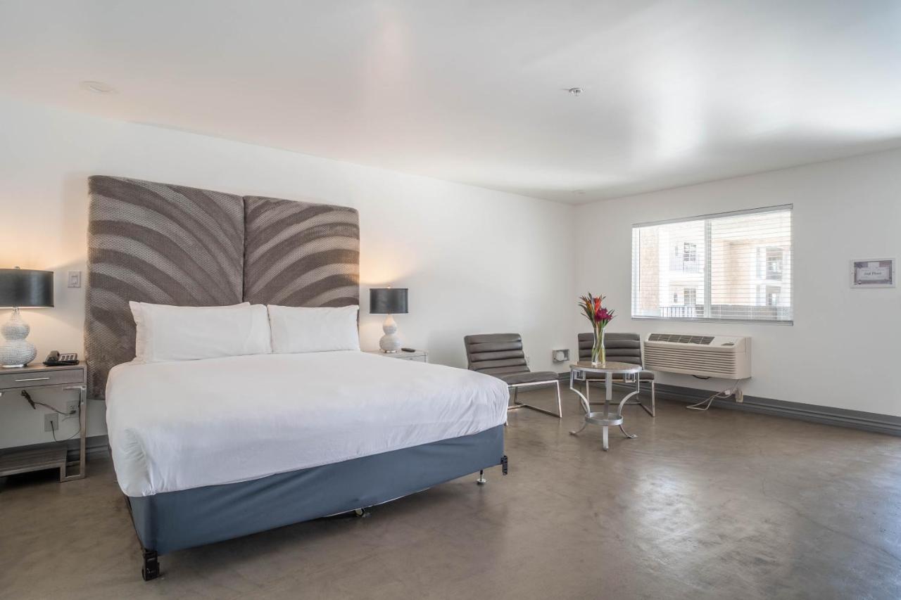 King Room with Roll-In Shower - Disability Access at Aqua Soleil Hotel & Mineral Water Spa
