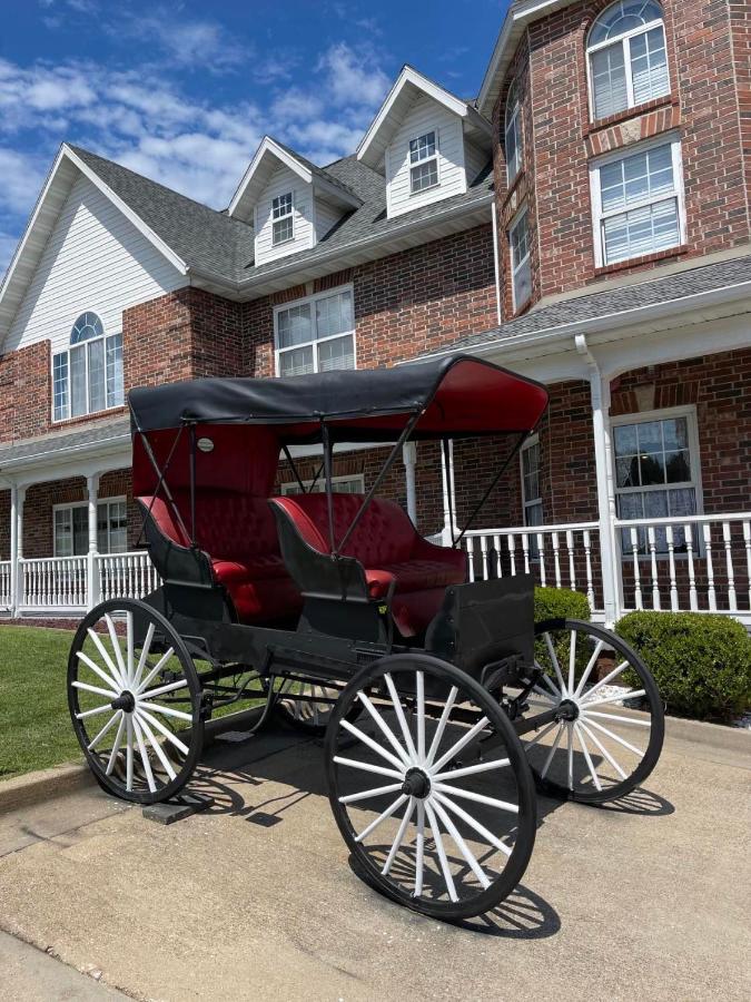 | Carriage House Inn