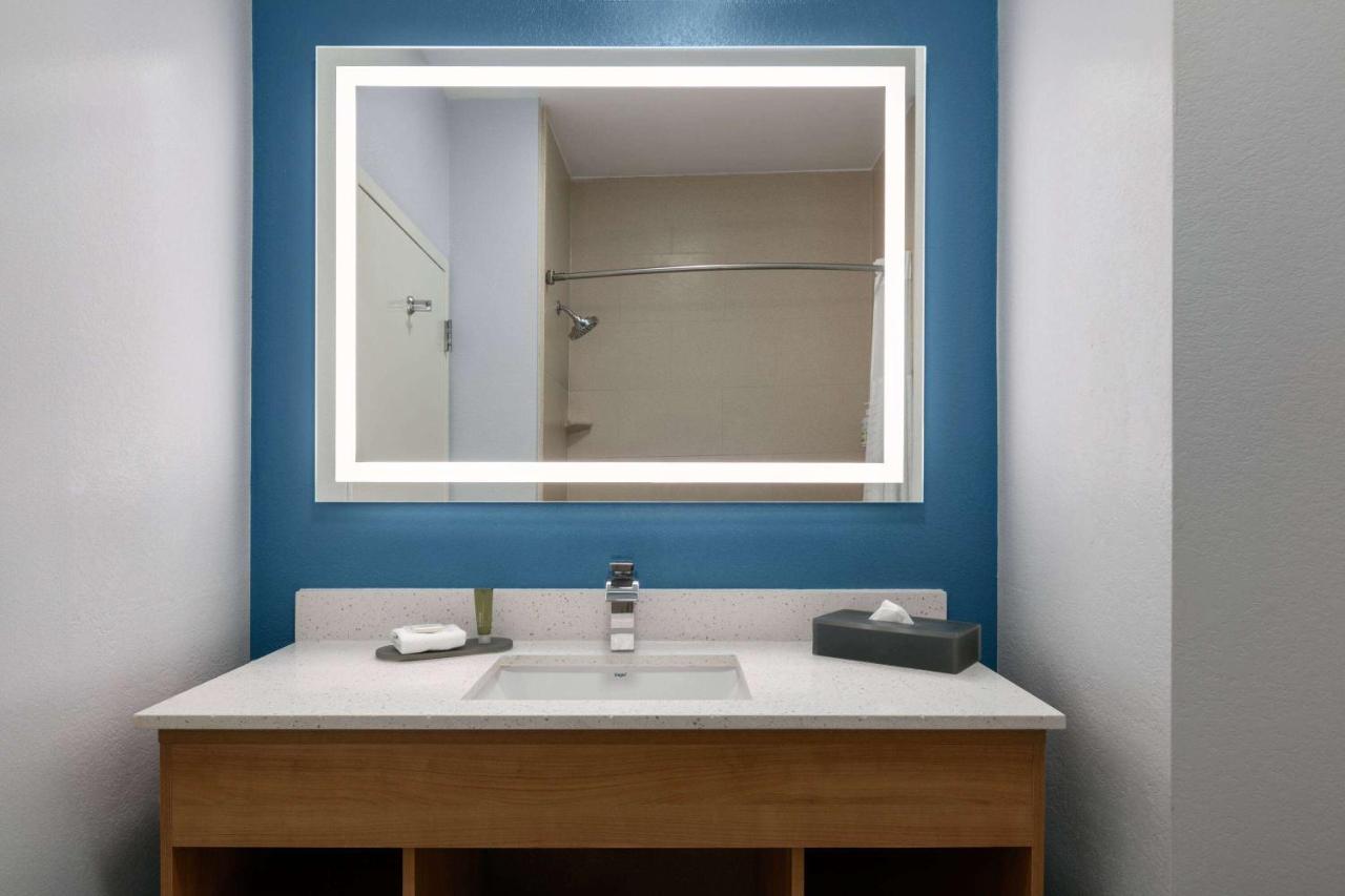 Room #45757627 at La Quinta Inn & Suites by Wyndham Ft. Worth - Burleson