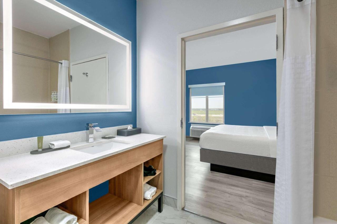 King Suite - Non-Smoking at La Quinta Inn & Suites by Wyndham Ft. Worth - Burleson