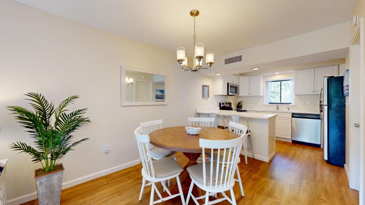  | 4 Hickory Cove