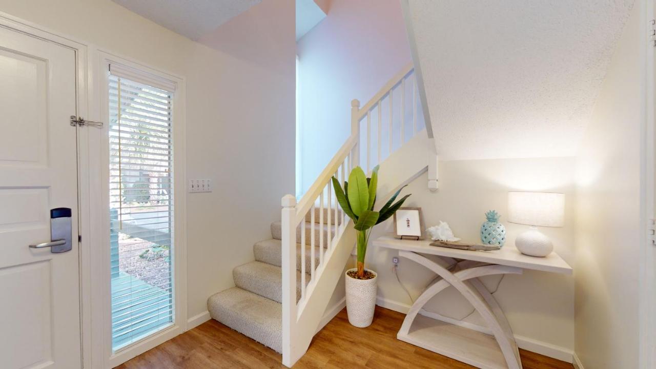  | 4 Hickory Cove