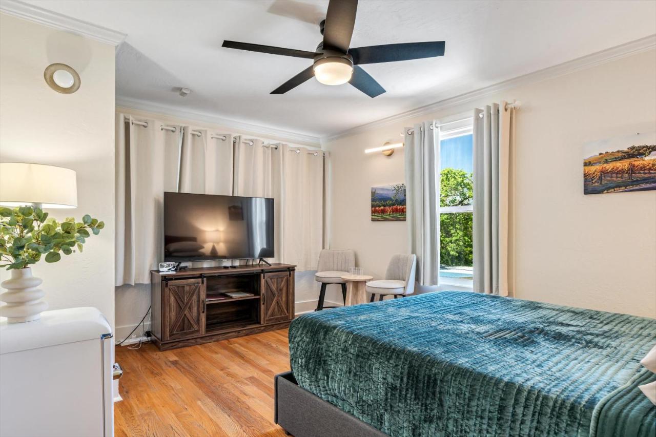  | Cinnamon Bear Creekside Inn