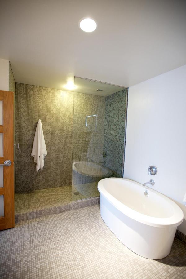 Queen Suite at Modern Hotel