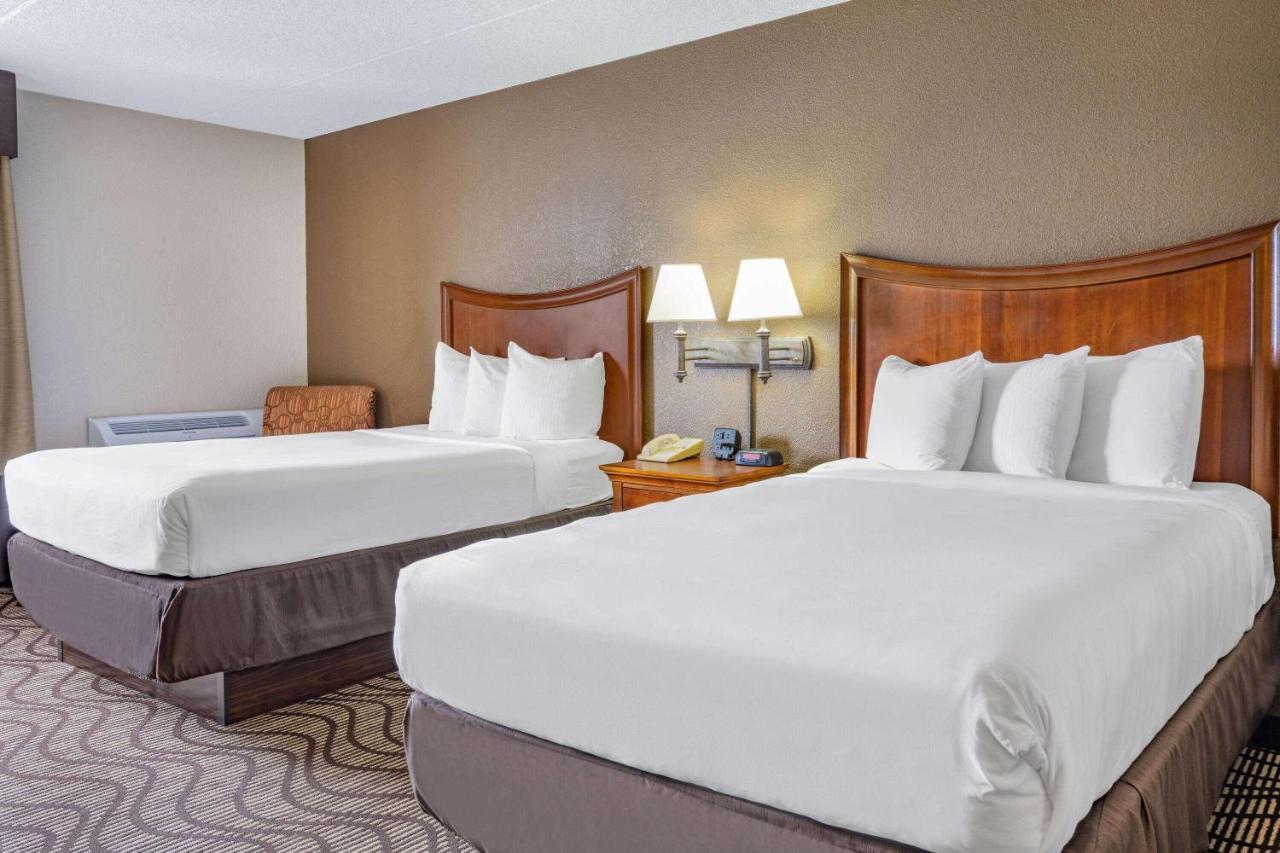 Single Room With Double Beds at La Quinta Inn & Suites by Wyndham Minneapolis-Minnetonka