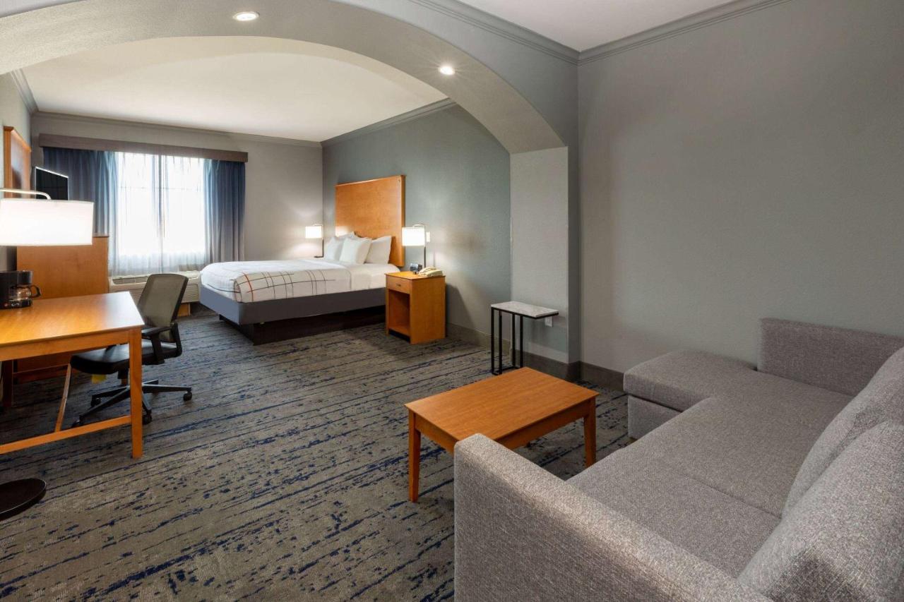 Executive King Room at La Quinta Inn & Suites by Wyndham Bridgeport