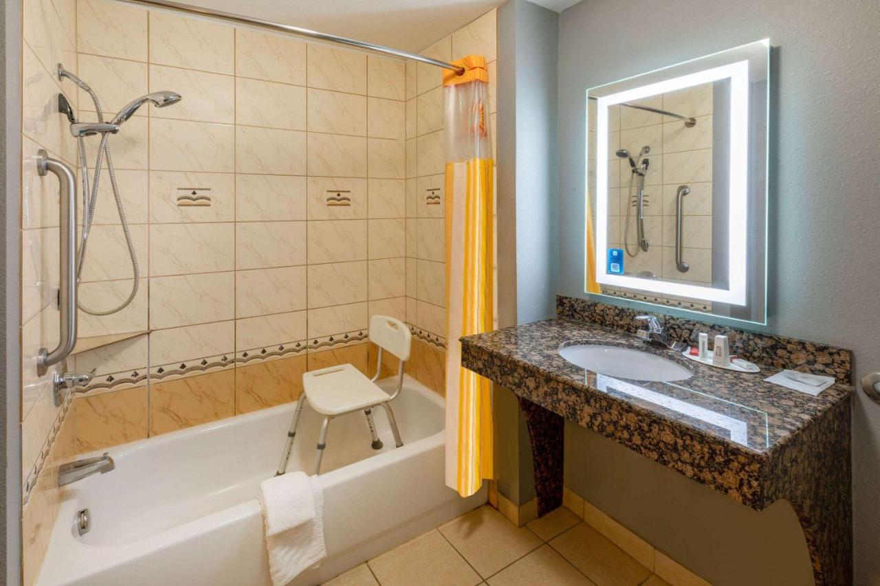 King Room - Mobility Access at La Quinta Inn & Suites by Wyndham Bridgeport