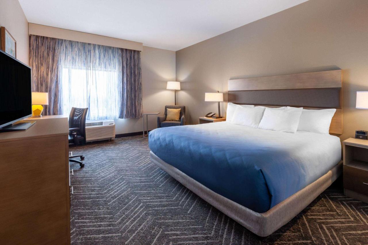 King Room - Non-Smoking at La Quinta Inn & Suites by Wyndham Middletown-Goshen