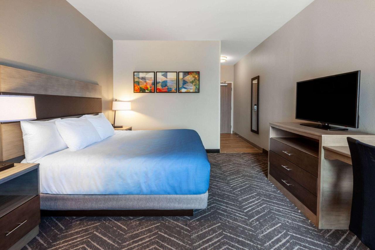 King Room - Mobility Access/Non-Smoking at La Quinta Inn & Suites by Wyndham Middletown-Goshen