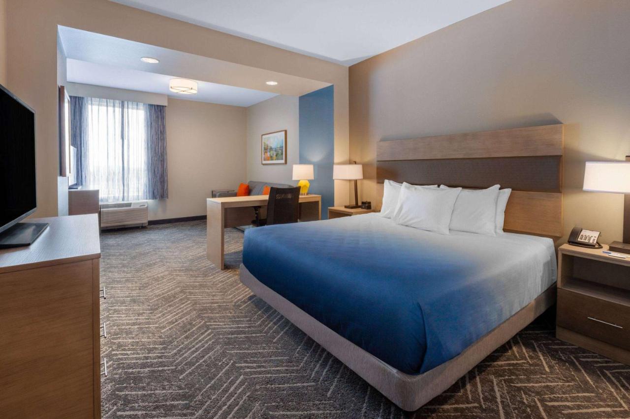 Deluxe King Room - Non-Smoking at La Quinta Inn & Suites by Wyndham Middletown-Goshen