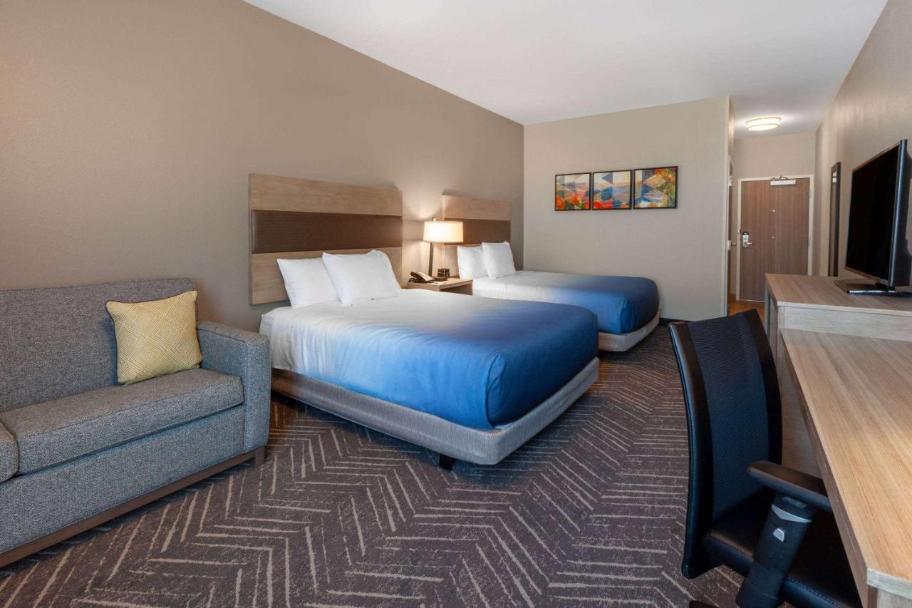 Queen Room with Two Queen Beds - Mobility Access/Non-Smoking at La Quinta Inn & Suites by Wyndham Middletown-Goshen
