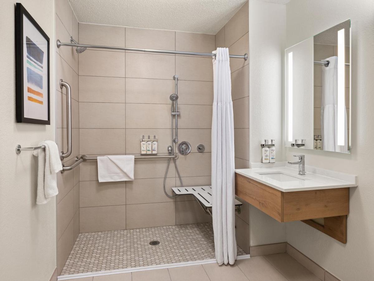 Queen Suite - Disability Access/Non-Smoking at Staybridge Suites Minneapolis-Bloomington by IHG