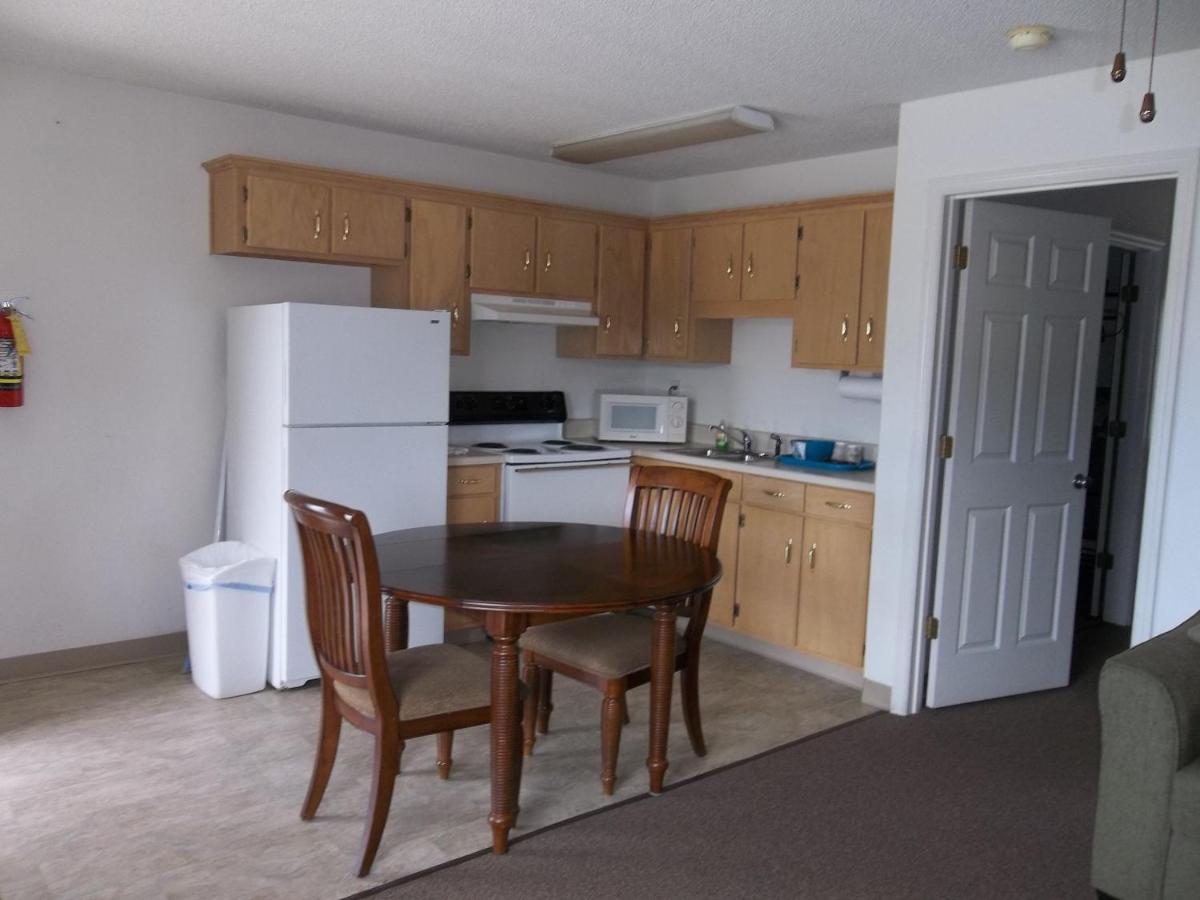| Douglas Inn & Suites, Blue Ridge, GA