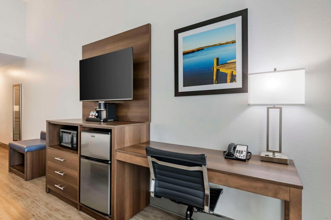 | Best Western Plus First Coast Inn & Suites