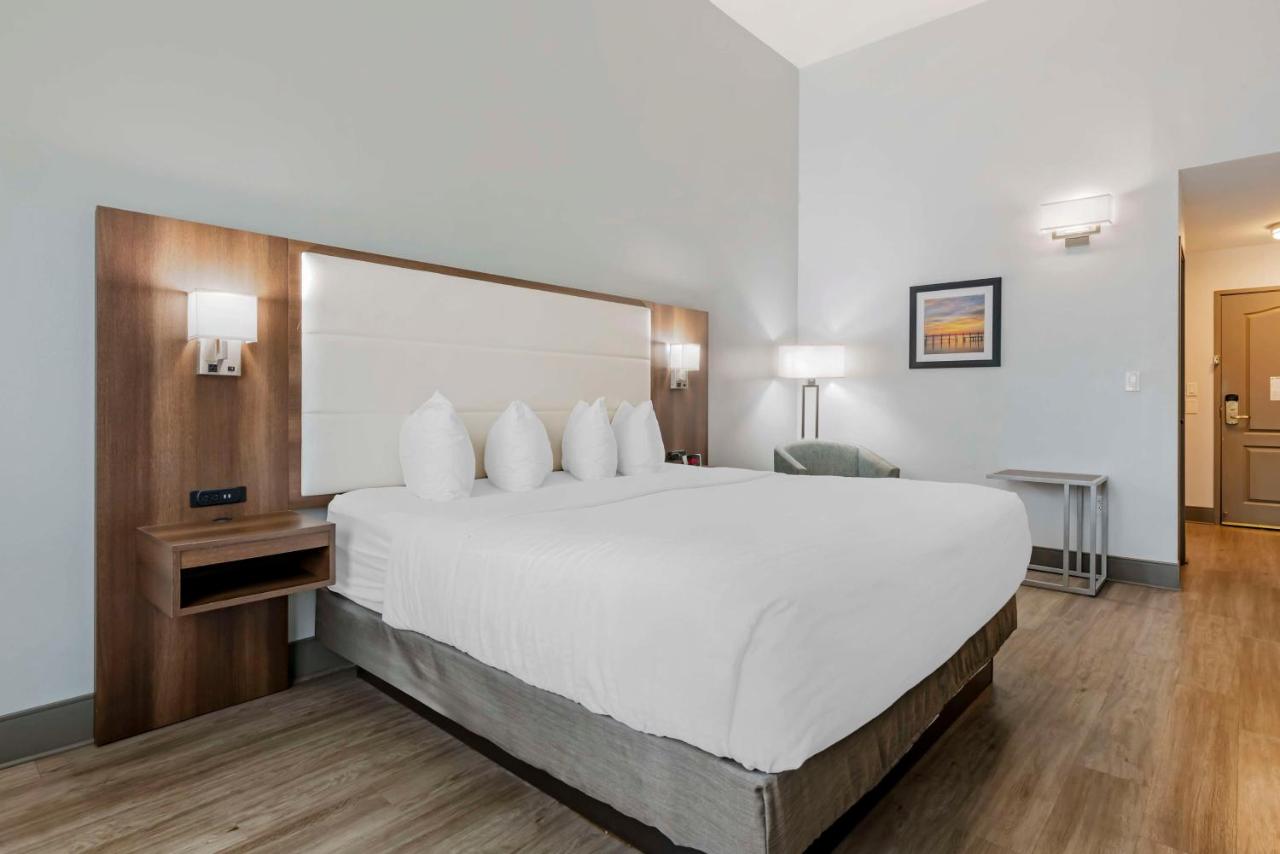| Best Western Plus First Coast Inn & Suites