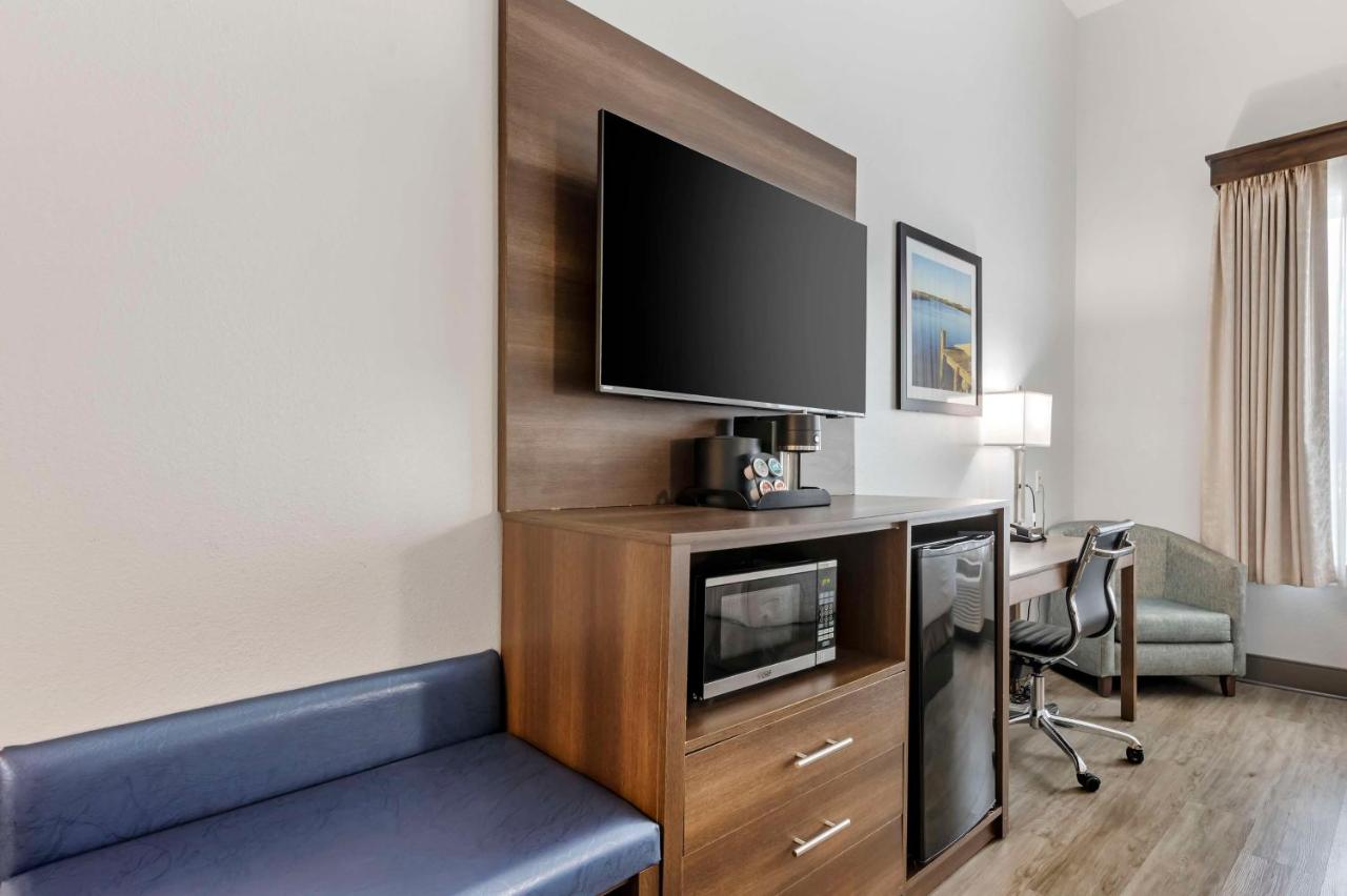 | Best Western Plus First Coast Inn & Suites