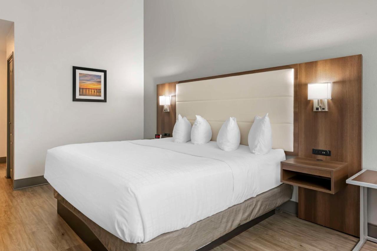 | Best Western Plus First Coast Inn & Suites