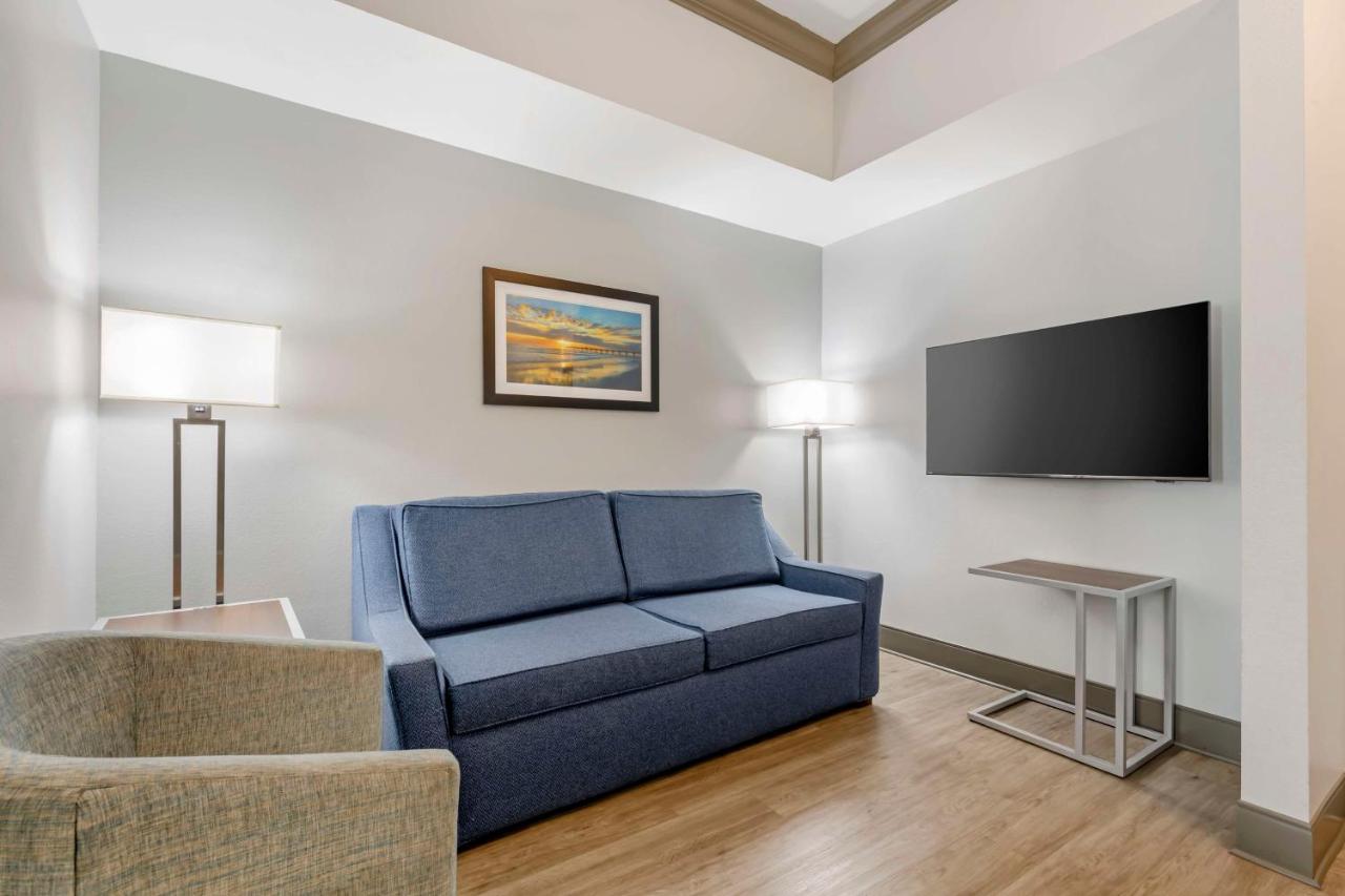 | Best Western Plus First Coast Inn & Suites