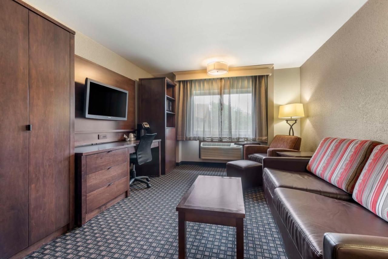 King Room at Best Western Plus Ramkota Hotel
